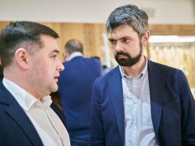 Vladyslav Hrynevych, UJE’s Regional Manager, Ukraine (left); Anton Drobovych, Director of Ukraine’s Institute of National Remembrance (right).