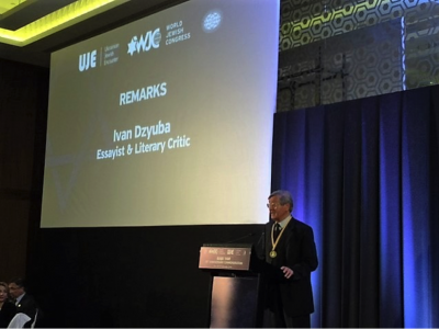 Ivan Dziuba speaking after being presented the Sheptytsky Award.