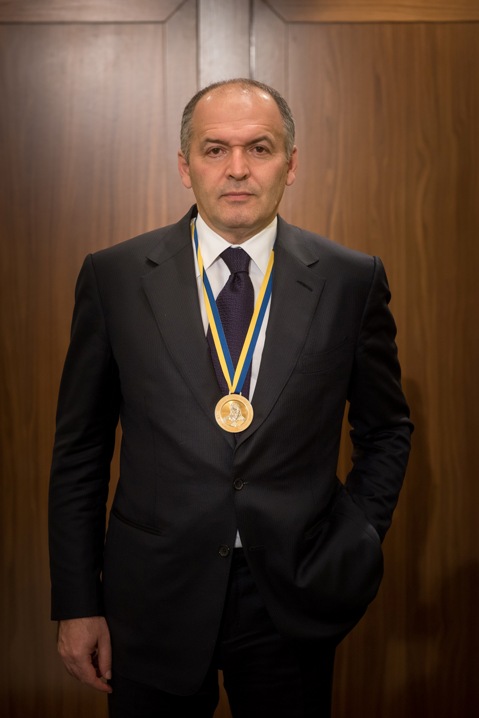 Victor Pinchuk with medal