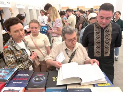 Numerous visitors to the UJE booth during Book Arsenal, 29 May–1 June 2025, Mystetskyi Arsenal National Art and Culture Museum Complex, Kyiv.