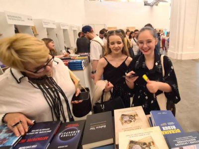 Numerous visitors to the UJE booth during Book Arsenal, 29 May–1 June 2025, Mystetskyi Arsenal National Art and Culture Museum Complex, Kyiv.