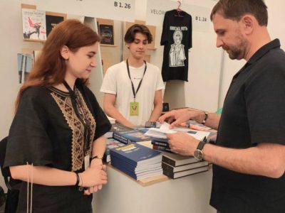 UJE's book display was visited by Volodymyr Viatrovych, a historian, Ukrainian parliamentarian, former head of the Institute of National Memory of Ukraine, 1 June 2025, Mystetskyi Arsenal National Art and Culture Museum Complex, Kyiv.