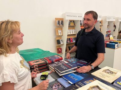 UJE's book display was visited by Volodymyr Viatrovych, a historian, Ukrainian parliamentarian, former head of the Institute of National Memory of Ukraine, 1 June 2025, Mystetskyi Arsenal National Art and Culture Museum Complex, Kyiv.