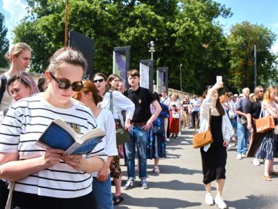 Атмосфера на книжковому фестивалі «Книжкова країна». 30 травня–2 червня 2024 року, «Мистецький арсенал», Київ.  