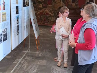 Attendees of the exhibition's opening at the Cherkasy Regional Museum of Local History with their gifts — copies of the catalog "A Journey Through the Ukrainian-Jewish Encounter: From Antiquity to 1914." Cherkasy, 11 June 2025.