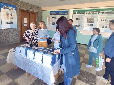 Attendees of the exhibition's opening were presented with copies of the catalog "A Journey Through the Ukrainian-Jewish Encounter: From Antiquity to 1914." Center for Culture, Leisure, and Sports, Chyhyryn, 26 August 2025.