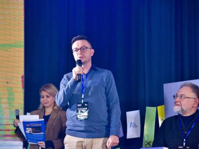 Голова журі премії «Зустріч» Остап Сливинський виступає на церемонії нагородження премії «Зустріч» 2025 року, яка відбулася 3 жовтня у Львові на 32-му Книжковому форумі.