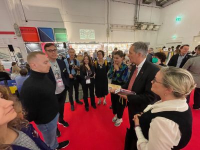 US Consul General Norman Thatcher Scharpf speaks with Ukrainian writers and publishers at the Ukraine Country Stand at the 2022 Frankfurt Book Fair.