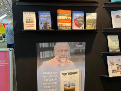 Перекладені книги українських авторів, зокрема члена Ради директорів UJE Сергія Плохія, та видання про Україну.