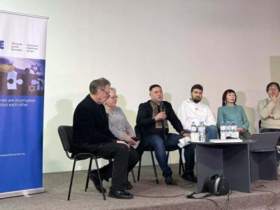 Владислав Гриневич, Регіональний менеджер UJE, Україна під час круглого столу «Новітні студії з українсько-єврейських взаємин». 26 жовтня 2025 року, Український Дім, Київ.