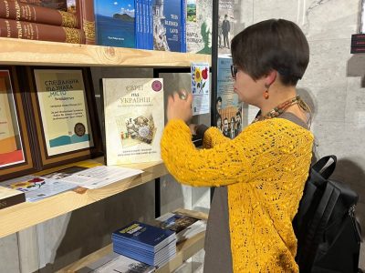 Багаточисельні відвідувачі фестивалю «ФУНДАМЕНТ. Історії про культуру». 23–26 жовтня 2025 року, Український Дім, Київ.