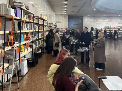 Атмосфера на фестивалі «ФУНДАМЕНТ. Історії про культуру». 23–26 жовтня 2025 року, Український Дім, Київ.