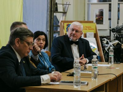 Left to right: Director of the "Tkuma" Ukrainian Institute for Holocaust Studies and UJE Board Member Dr. Igor Shchupak (Dnipro); Professor of NaUKMA and the University of Warsaw, Ola Hnatiuk; Moderator Andriy Pavlyshyn. 