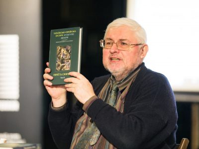 Andriy Pavlyshyn, translator, member of the Ukrainian PEN, lecturer at the Ukrainian Catholic University holds the UJE-supported publication “The Ukrainian-Jewish Encounter: Cultural Dimensions”, co-edited by Wolf Moskovich, Professor Emeritus, Hebrew University of Jerusalem and Alti Rodal, Co-Director of the Ukrainian Jewish Encounter, who also wrote the introduction to the volume.