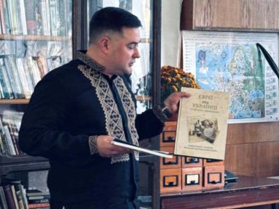 Vladyslav Hrynevych, Jr., UJE's regional manager in Ukraine, discusses the organization's activities. Kaniv, 31 October 2025.