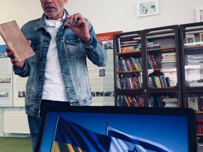 Kostiantyn Andriienko, a representative of the Kaniv Town Council, discusses the mutual influences between Ukrainians and Jews. Kaniv, 31 October 2025.