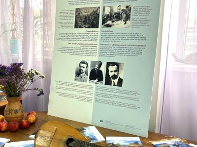 Під час урочистого відкриття виставки «Подорож з «Українсько-Єврейською Зустріччю»: Від давнини до 1939 року» у Каневі. Канівський Центр Культури і Мистецтв, 29 вересня 2025 р.