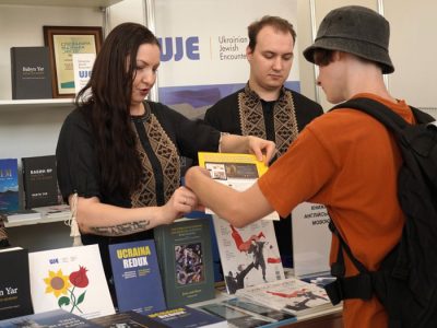 На книжковому стенді UJE під час фестивалю «Книжкова країна». 28 вересня 2024 року, Національний виставковий комплекс «Експоцентр України», Київ.