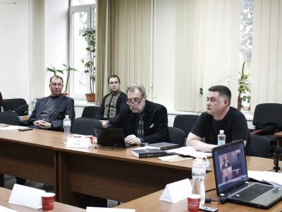 Учасники Міжнародної наукової конференції «Європейський науковий дискурс Голокосту: сучасні виміри та перспективи досліджень» під час пленарного засідання в Інституті всесвітньої історії Національної академії наук України. Київ, 12 листопада 2024 року.