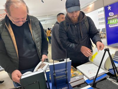 Робота книжкового стенду «Українсько-Єврейської Зустрічі» на 32-му Львівському міжнародному літературному фестивалі BookForum. 3–5 жовтня 2025 року, місто Львів.