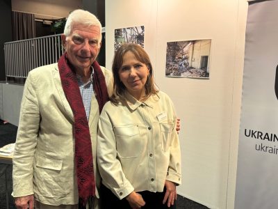 Зліва направо: Член Ради директорів UJE Павло-Роберт Маґочій та Наталія Пасічник, відома українсько-шведська піаністка та директорка Українського інституту у Швеції.