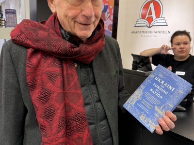 Paul Robert Magocsi holding a copy of Yaroslav Hrytsak's acclaimed book"Ukraine: The Forging of a Nation."