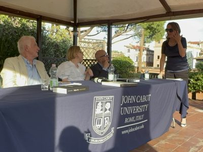 A lively discussion by leading Italian scholars on Ukraine took place.