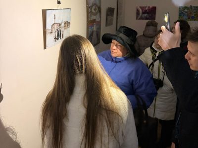 Урочисте відкриття виставки робіт учасників Всеукраїнського конкурсу учнівського малюнка «Українсько-Єврейська Зустріч: наші історії неповні одна без одної — 2025». Музей Шолом-Алейхема, 7 лютого 2026 року, місто Київ.