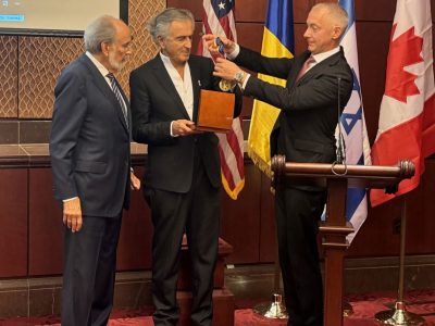 Left to right: James C. Temerty, C.M., Founder and Board Chairman of the Ukrainian Jewish Encounter; Bernard-Henri Lévy, 2025 recipient of the Andrey Sheptytsky Award; Boris Lozhkin, President of the Jewish Confederation of Ukraine.  (Photo: Mo Broushaky)