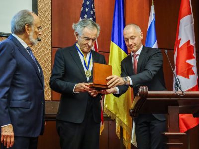 James C. Temerty, C.M., Founder and Board Chairman of the Ukrainian Jewish Encounter (left), and Boris Lozhkin, President of the Jewish Confederation of Ukraine (right), present the Andrey Sheptytsky Medal to Bernard-Henri Lévy (center). (Photo: Mo Broushaky)