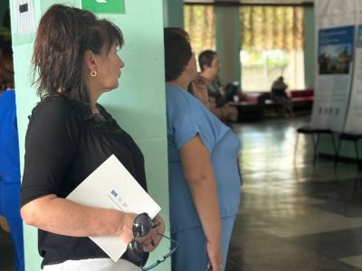 Відвідувачі урочистого відкриття виставки «Подорож з «Українсько-Єврейською Зустріччю»: Від давнини до 1939 року» у Смілі. Смілянський міський будинок культури, 13 липня 2025 р.