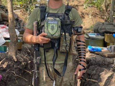 Igor Tish in the AFU wears tefillin at the front.