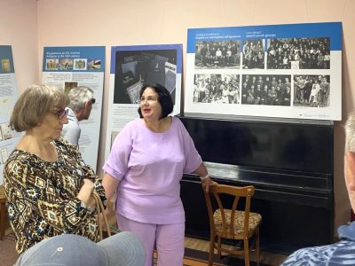 Anna Porozhna, Director of the Tulchyn Local History Museum, presents the exhibition to the visitors. Tulchyn, 25 June 2025.