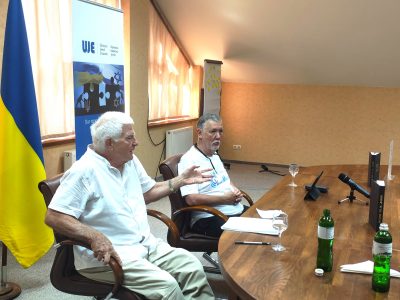 Paul Robert Magocsi, Professor of history and political science at the University of Toronto and UJE Board member, and Vladyslav Hrynevych, Sr., a historian, director of the Institute of History and Memory Landscape of Babyn Yar, presenting a new edition of "Babyn Yar: History and Memory" to the participants of the Verba Magistri International Methodology Lab Summer School. Uzhhorod, 1 August 2024.