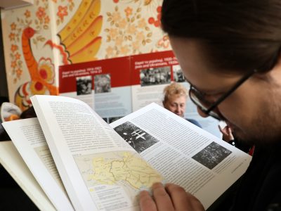 Під час та після урочистого відкриття виставки «Подорож з «Українсько-Єврейською Зустріччю»: Від давнини до 1939 року» у Васильківському Центральному будинку культури. 20 березня 2026 р.