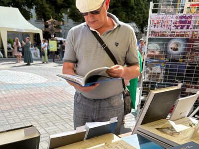 Книжковий стенд «Українсько-Єврейської Зустрічі» на Х ювілейному книжковому фестивалі «VinBookFest». 9-10 вересня 2023 року, місто Вінниця. 