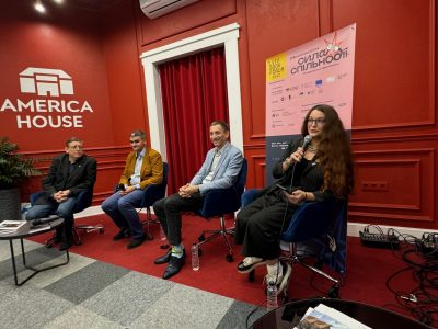 Left to right: Igor Shchupak, Director of the Tkuma Ukrainian Institute of Holocaust Studies and Board Member of the Ukrainian Jewish Encounter; Yehor Vradii, Deputy Director of the Tkuma Ukrainian Institute of Holocaust Studies; Vitaliy Portnikov, journalist and writer; moderator Olha Mukha, author, philosopher, cultural analyst, cultural manager.