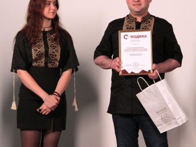 Vladyslav Hrynevych, Jr., Regional Manager of UJE's Office in Ukraine, received a certificate of appreciation from the Wiki Loves Monuments organizers, Kyiv, 31 May 2025.